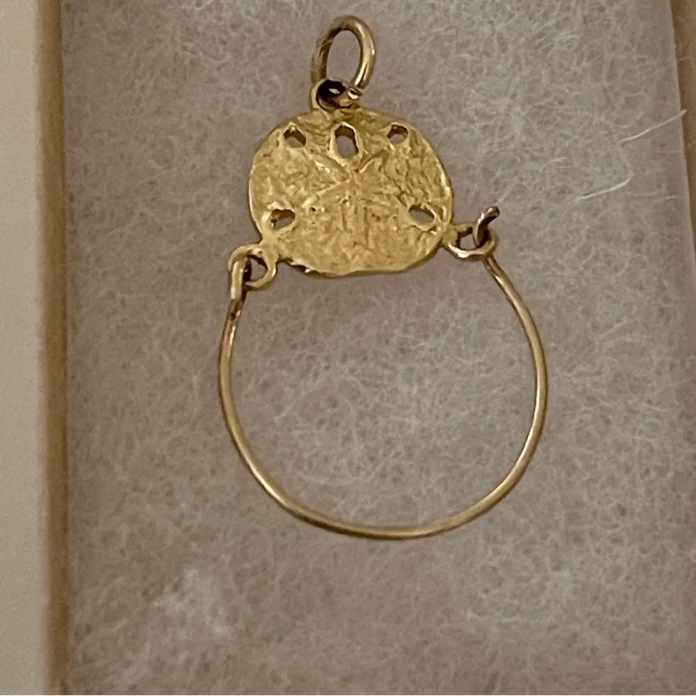 Vintage 14K Gold Sand dollar charm holder pendant - Picture 6 of 7